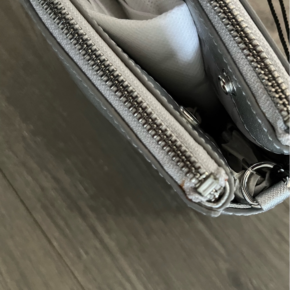 NWT Lo & Sons Pearl Saffiano Leather Silver Crossbody Bag Retails $300 - Picture 14 of 14